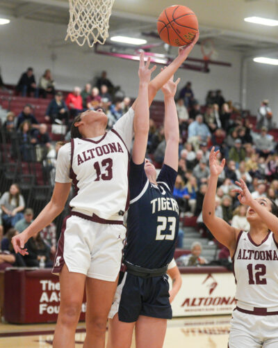 AAHS catches fire in 2nd quarter  en route to victory